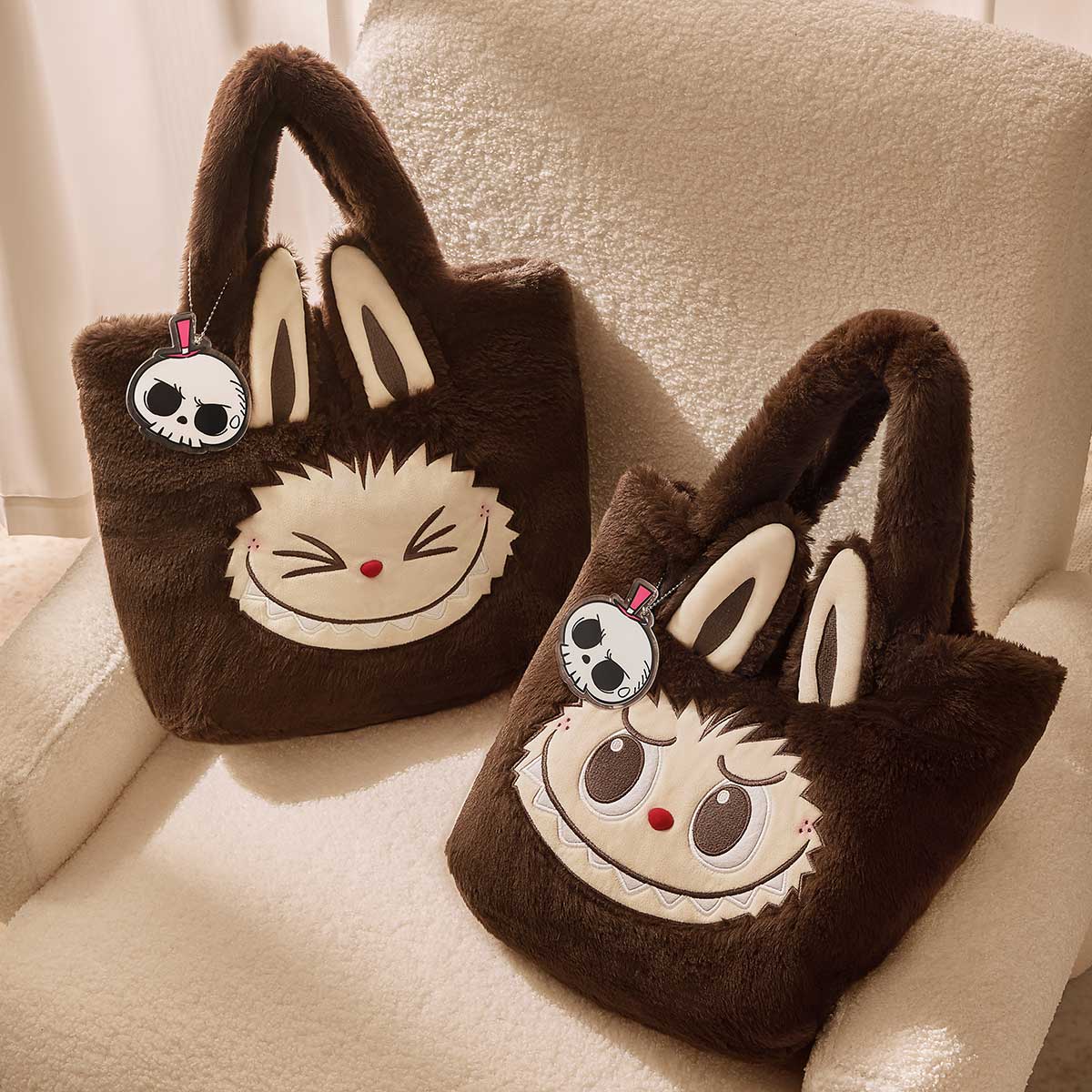 LABUBU Classic Bag Series- LABUBU Reversible Plush Bag | THD083157 Bag | THD083157